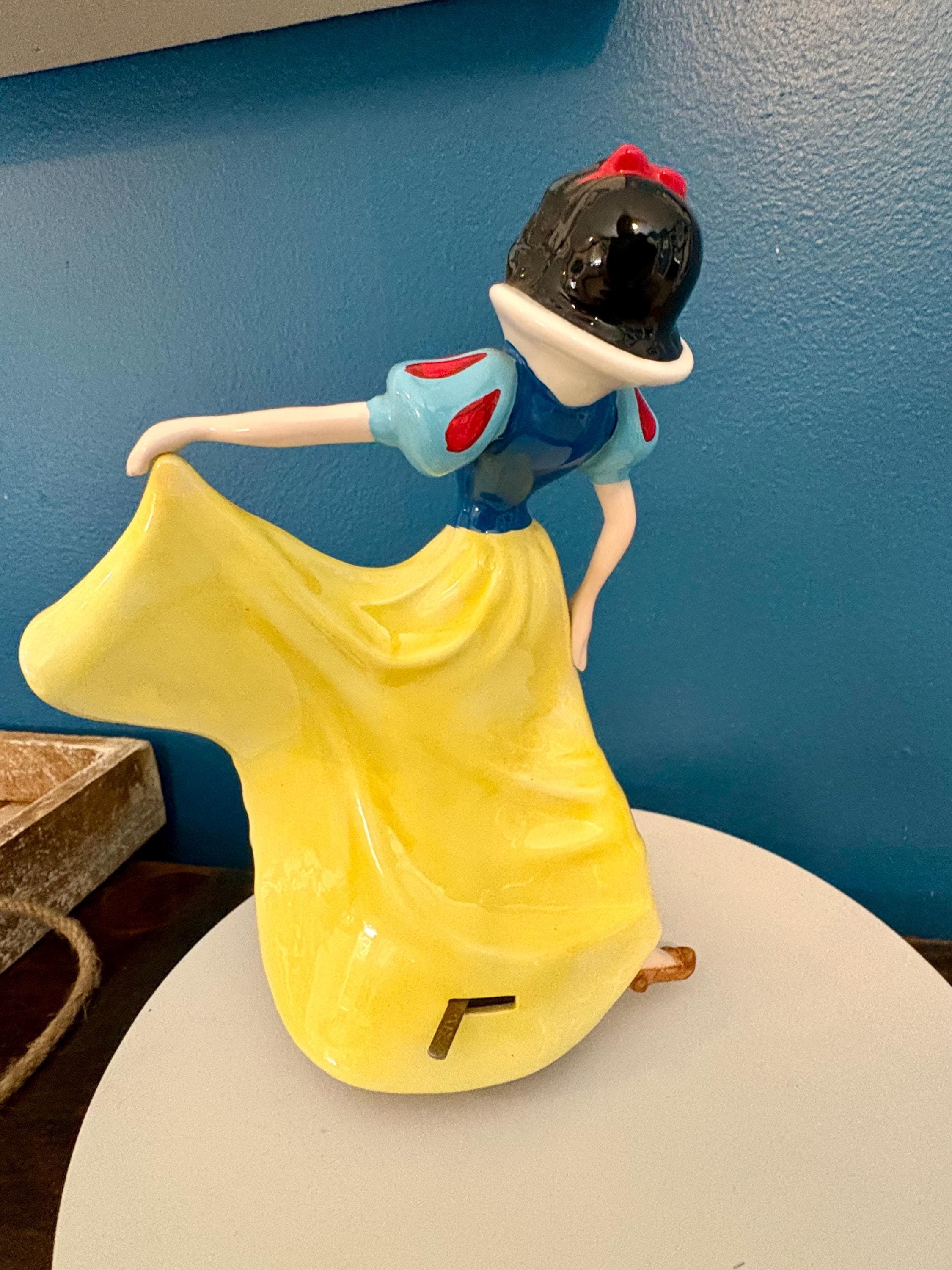 Vintage Schmid Walt Disney Snow White & the Seven Dwarfs Music Box- Dancing and Twirling Yellow Dress- "Someday My Prince Will Come" - Thumbnail 5