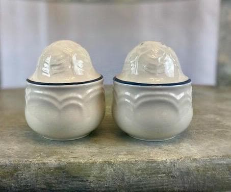 Hearthside Cumberland Brambleberry salt and pepper shaker set- Vintage - Thumbnail 5