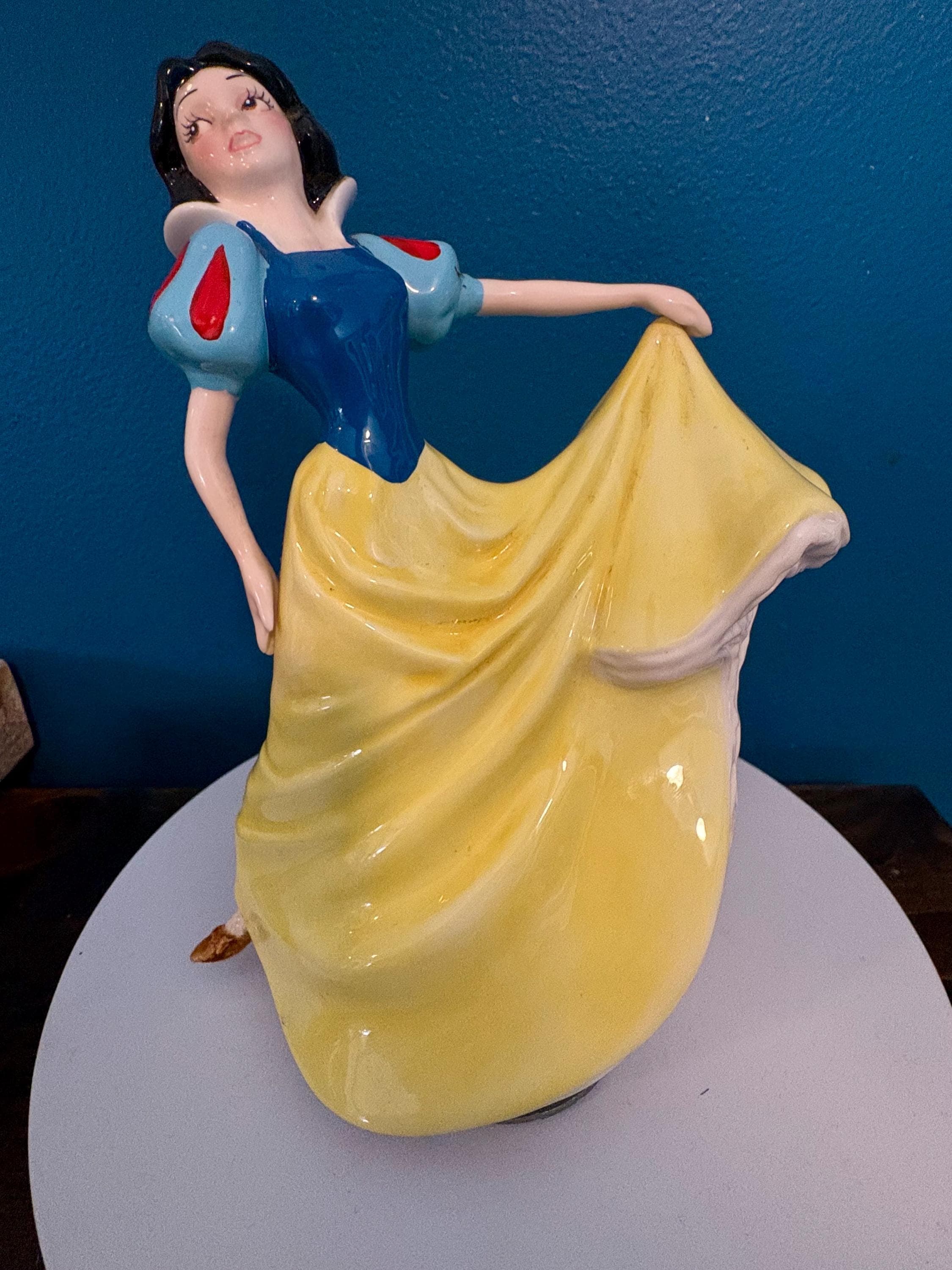 Vintage Schmid Walt Disney Snow White & the Seven Dwarfs Music Box- Dancing and Twirling Yellow Dress- "Someday My Prince Will Come" - Thumbnail 3