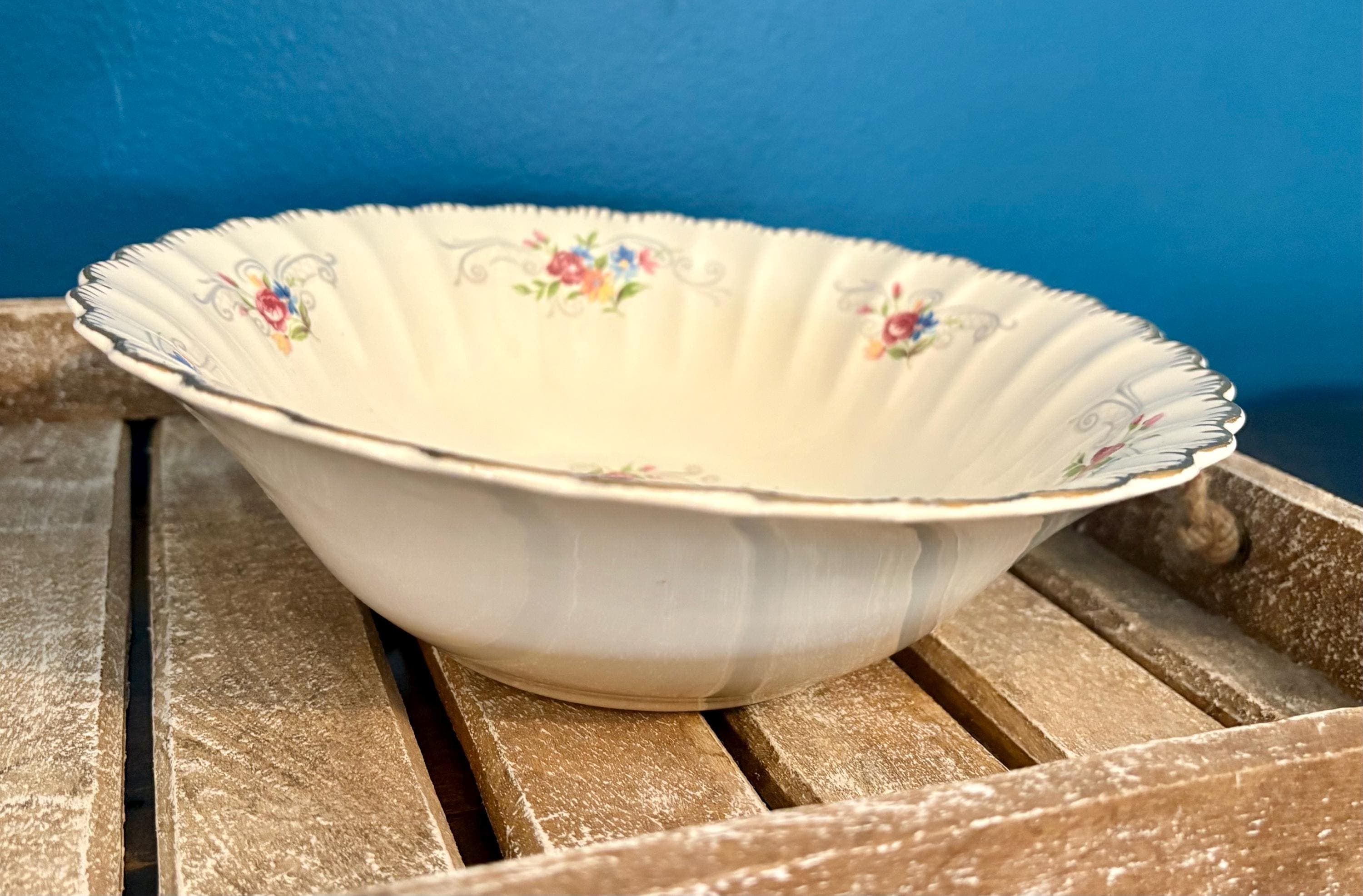 Limoges JENNIE LIND Round Serving Bowl & Gravy Boat Floral 22K Gold Filigree Limoges USA Limoges-American 1950s - Thumbnail 4