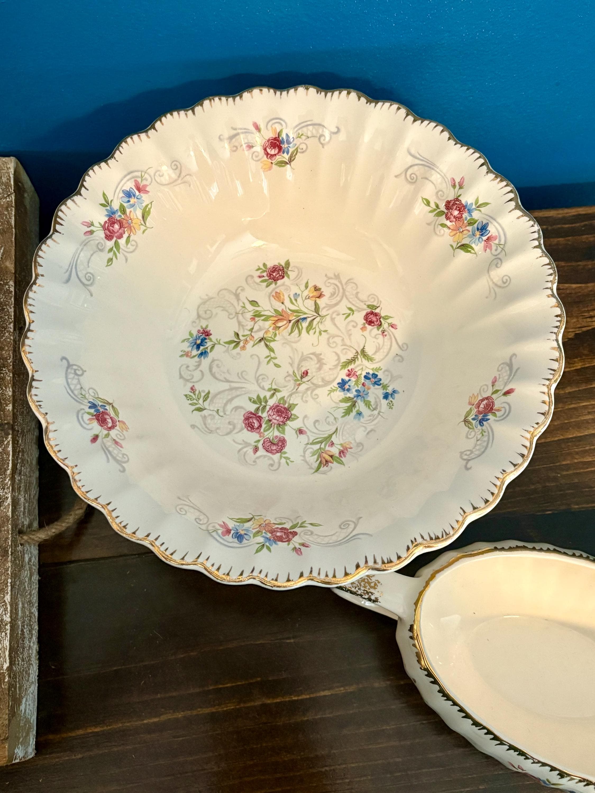 Limoges JENNIE LIND Round Serving Bowl & Gravy Boat Floral 22K Gold Filigree Limoges USA Limoges-American 1950s - Thumbnail 3