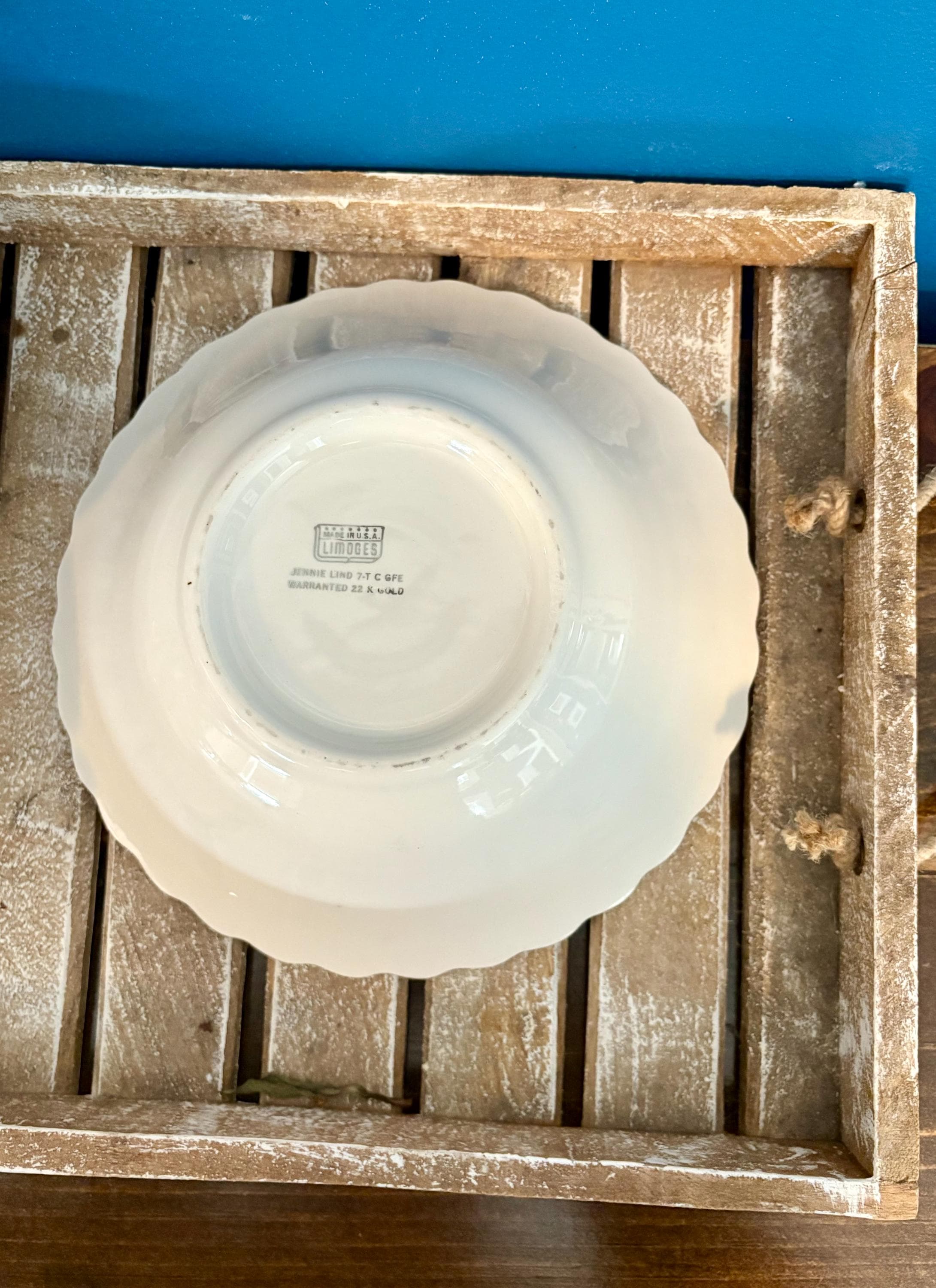LIMOGES Jennie Lind SCALLOPED 22K Gold Floral Serving Bowl Vegetable Bowl - Thumbnail 8