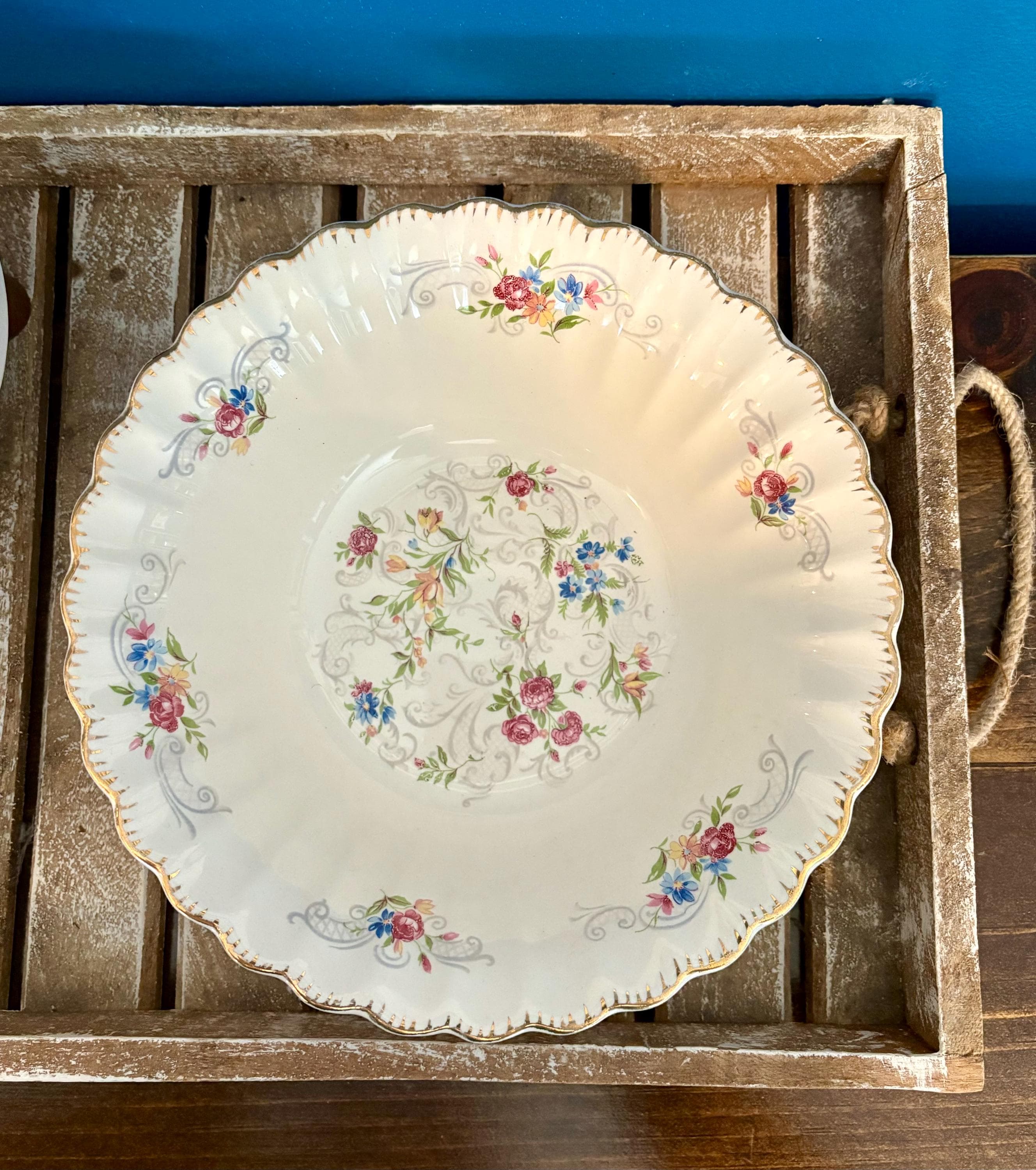 LIMOGES Jennie Lind SCALLOPED 22K Gold Floral Serving Bowl Vegetable Bowl - Thumbnail 2