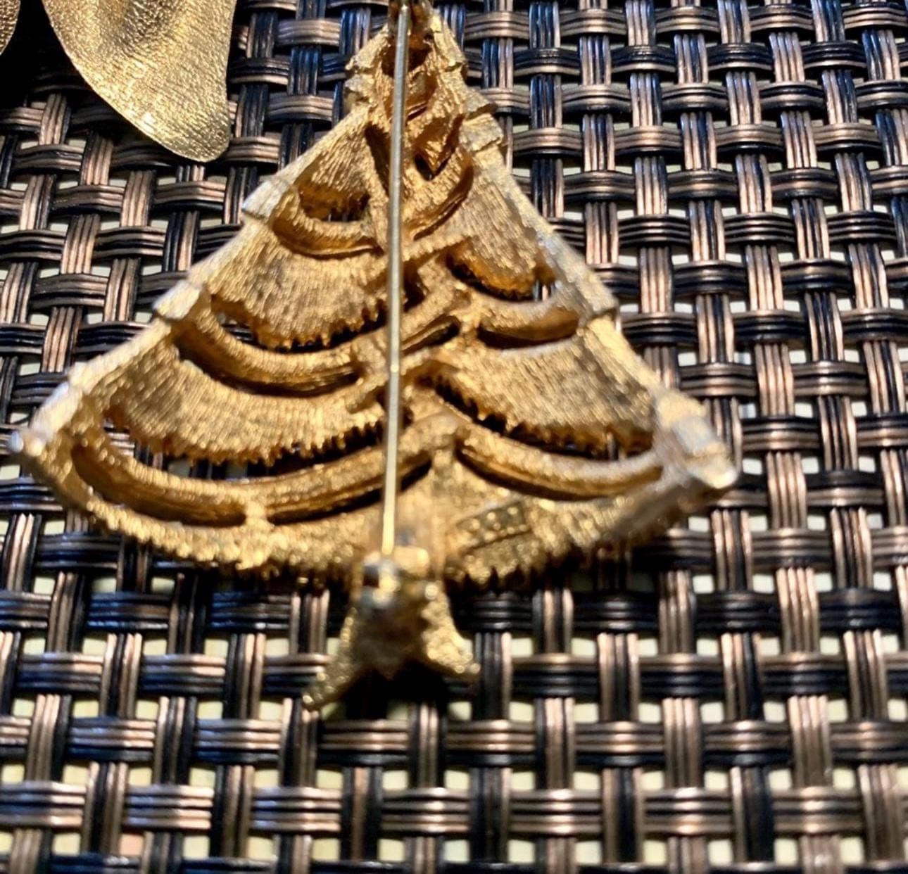 Vintage Brooch Bundle- rhinestone Christmas tree, 1960s Jade cabochon, Coro Red bow - Thumbnail 6