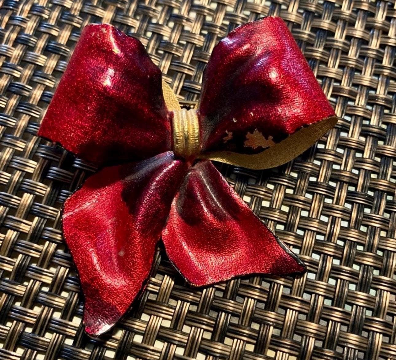 Vintage Brooch Bundle- rhinestone Christmas tree, 1960s Jade cabochon, Coro Red bow - Thumbnail 2