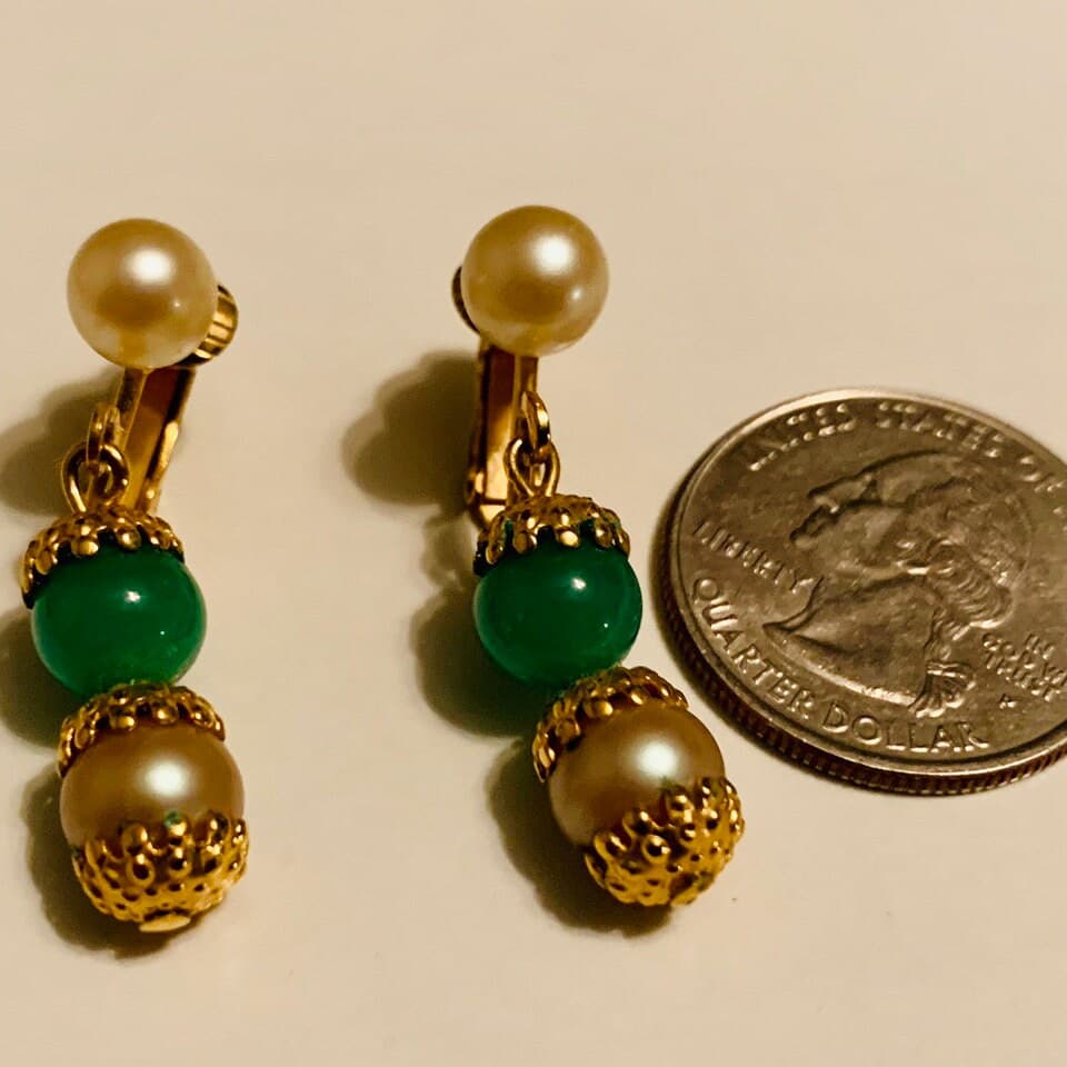 Vintage CELEBRITY jade & pearl Clip-on Earrings - Thumbnail 4