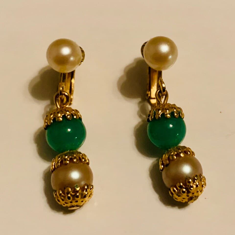 Vintage CELEBRITY jade & pearl Clip-on Earrings - Thumbnail 3