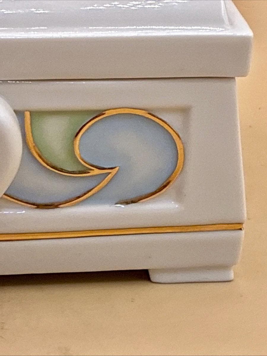 Walt Disney LENOX Showcase Collection “THE HUNTSMAN'S Box” Snow White~ Evil Queen Jewelry Box with Mirror~ Exquisite Detail - Thumbnail 6