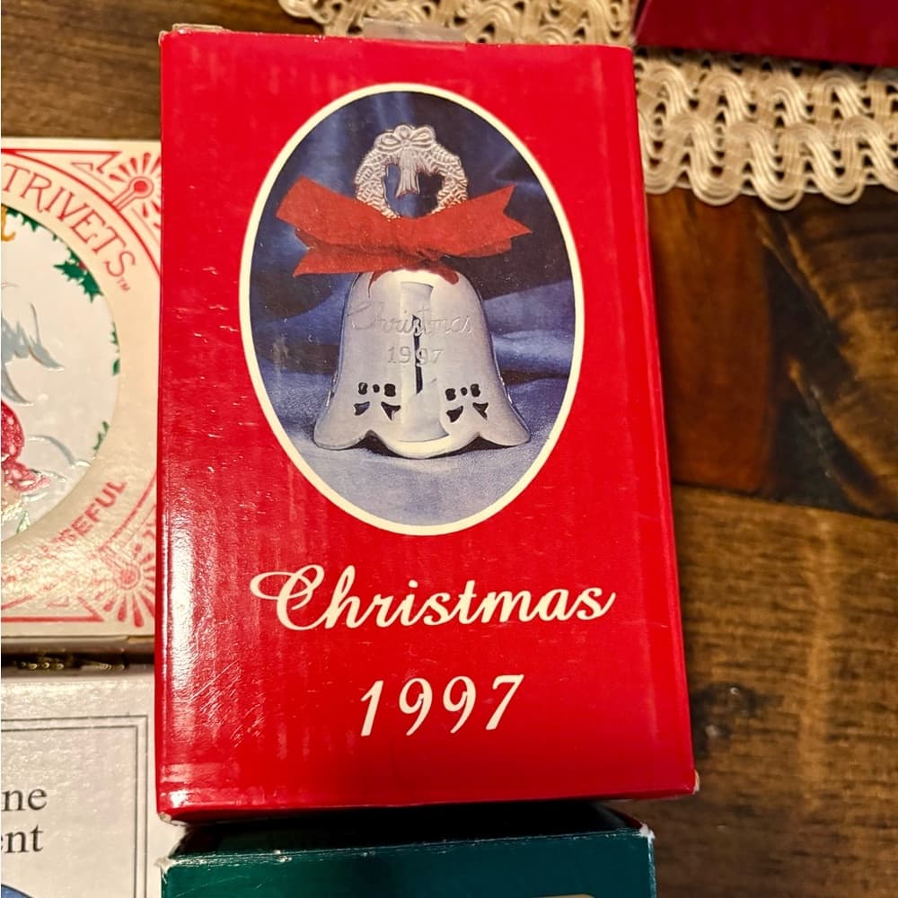 Very Vintage Bundle of Ornaments & Trivets from 1981- Retro Ornament Lot - Thumbnail 4