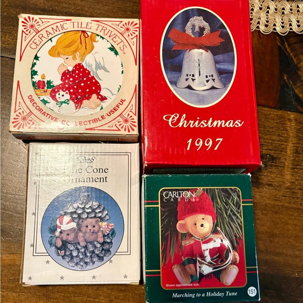 Very Vintage Bundle of Ornaments & Trivets from 1981- Retro Ornament Lot - Thumbnail 5