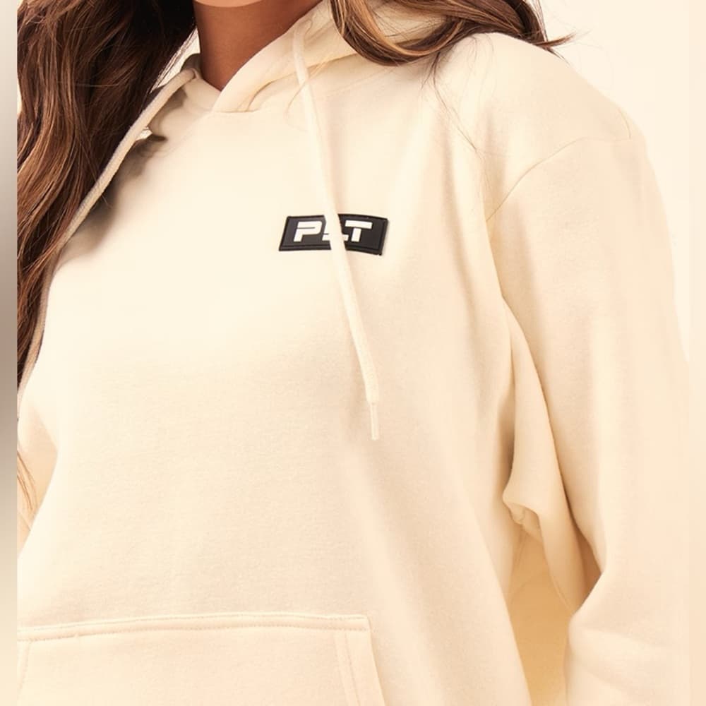 PRETTYLITTLETHING Cream LOGO Badge Detail Oversized Hoodie - Thumbnail 3
