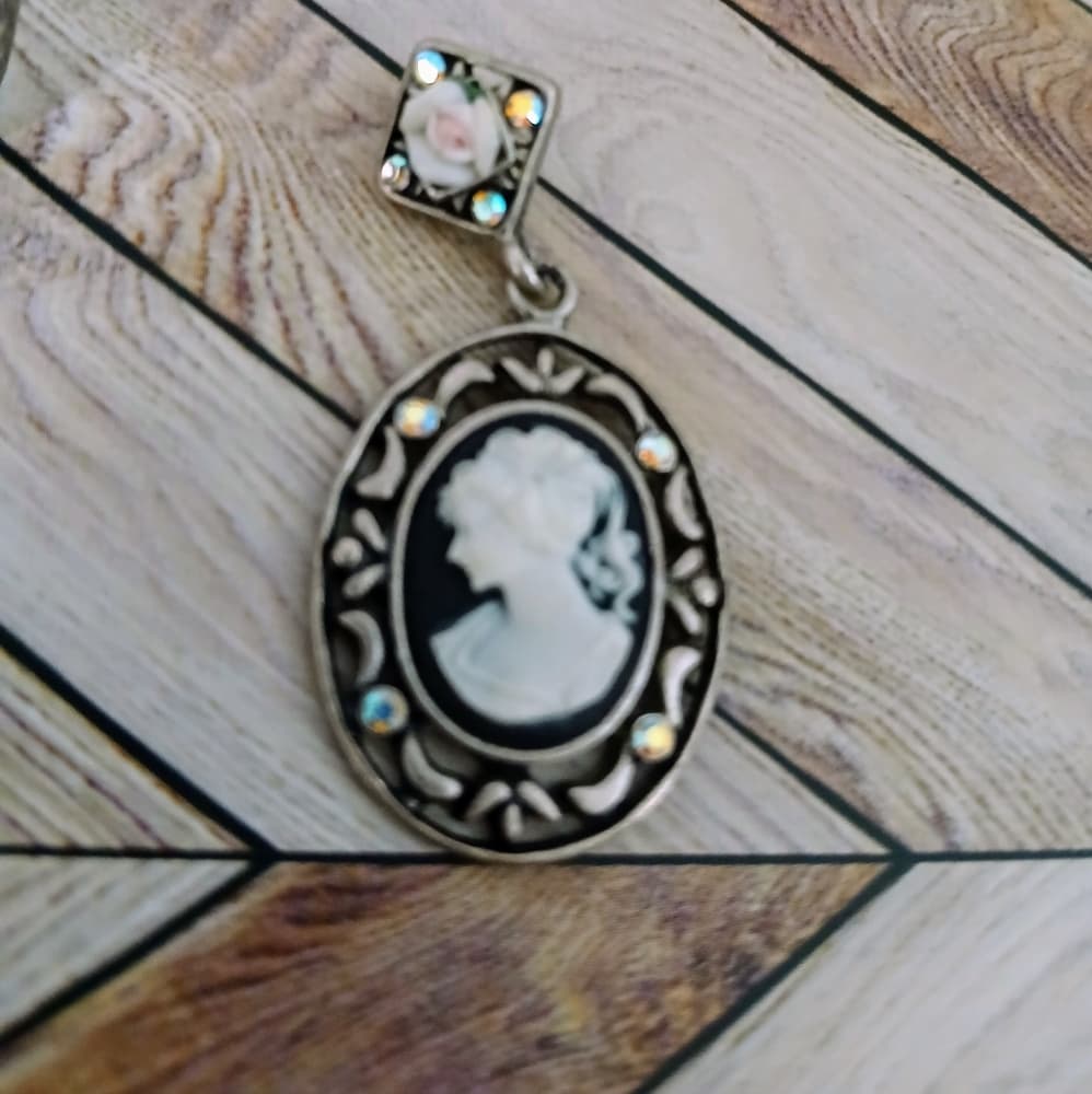 Vintage Clip-On Cabochon Earrings & Cameo Pendant; Cameo Earrings - Thumbnail 2