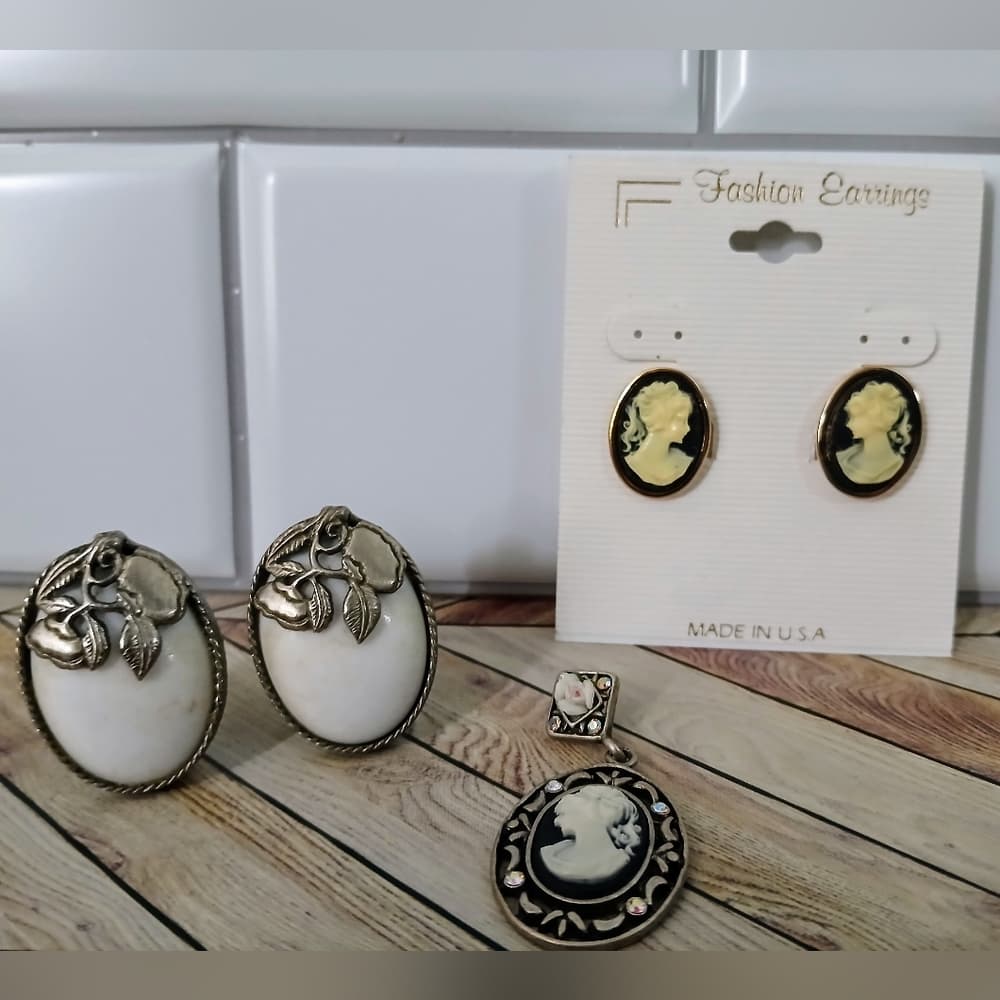 Vintage Clip-On Cabochon Earrings & Cameo Pendant; Cameo Earrings - Thumbnail 4