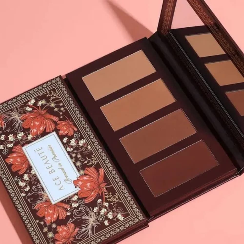 New in Box Beauty Bundle Makeup Bag Bundle~ Palettes & Bronzer Highlighters - Thumbnail 9