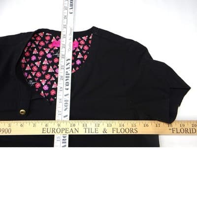 Betsey Johnson Black V Neck Scrub Top Short Sleeve Lips Roses Print XXS - Thumbnail 6