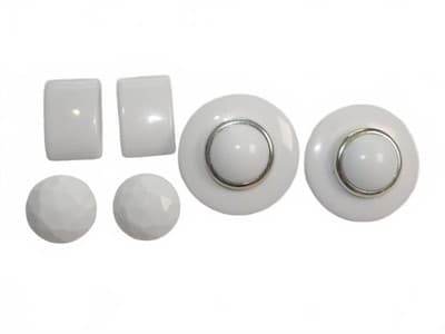 Set of Vintage White Clip-On Earrings lot 5 - Thumbnail 5