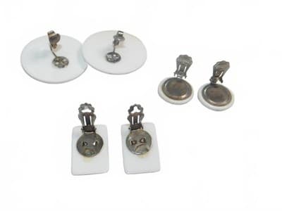 Set of Vintage White Clip-On Earrings lot 5 - Thumbnail 3