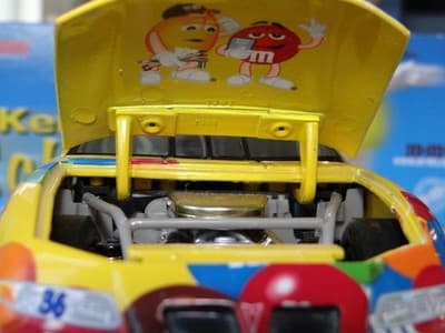 Ken Schrader #36 1/24 Action Nascar M&M's car - Thumbnail 5