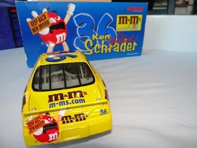 Ken Schrader #36 1/24 Action Nascar M&M's car - Thumbnail 8