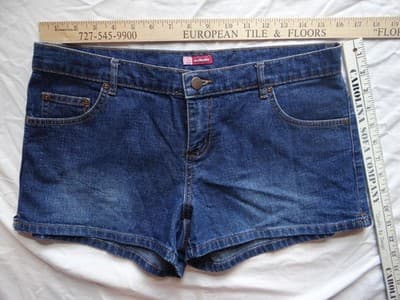 Vintage Women's Denim Shorts by Outlooks Size 11 - Thumbnail 4