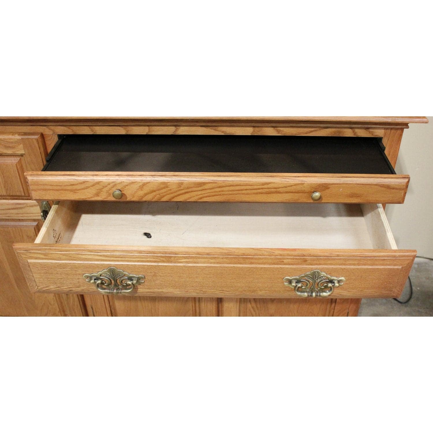 Cochrane Oak China Cabinet - Thumbnail 5