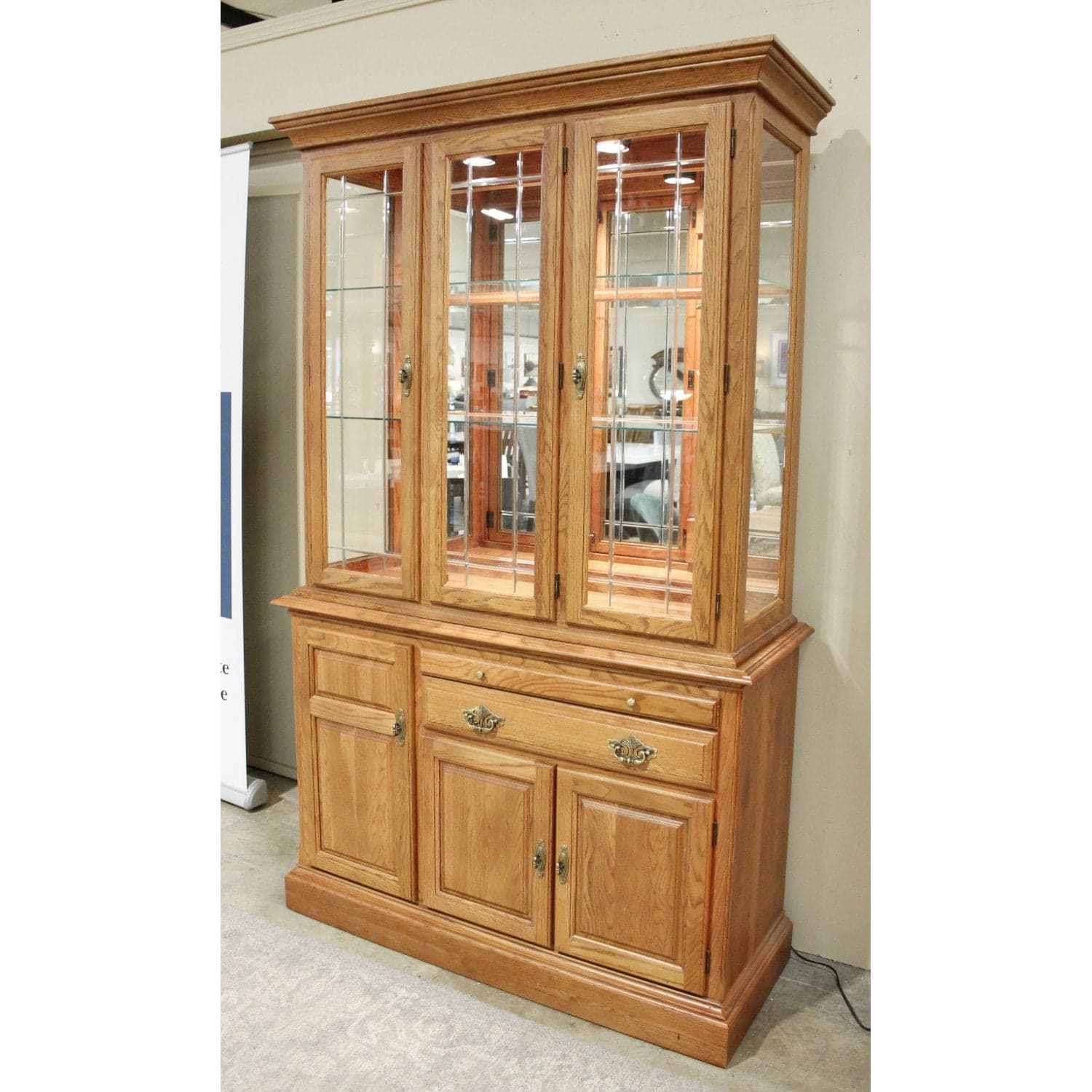 Cochrane Oak China Cabinet - Thumbnail 4