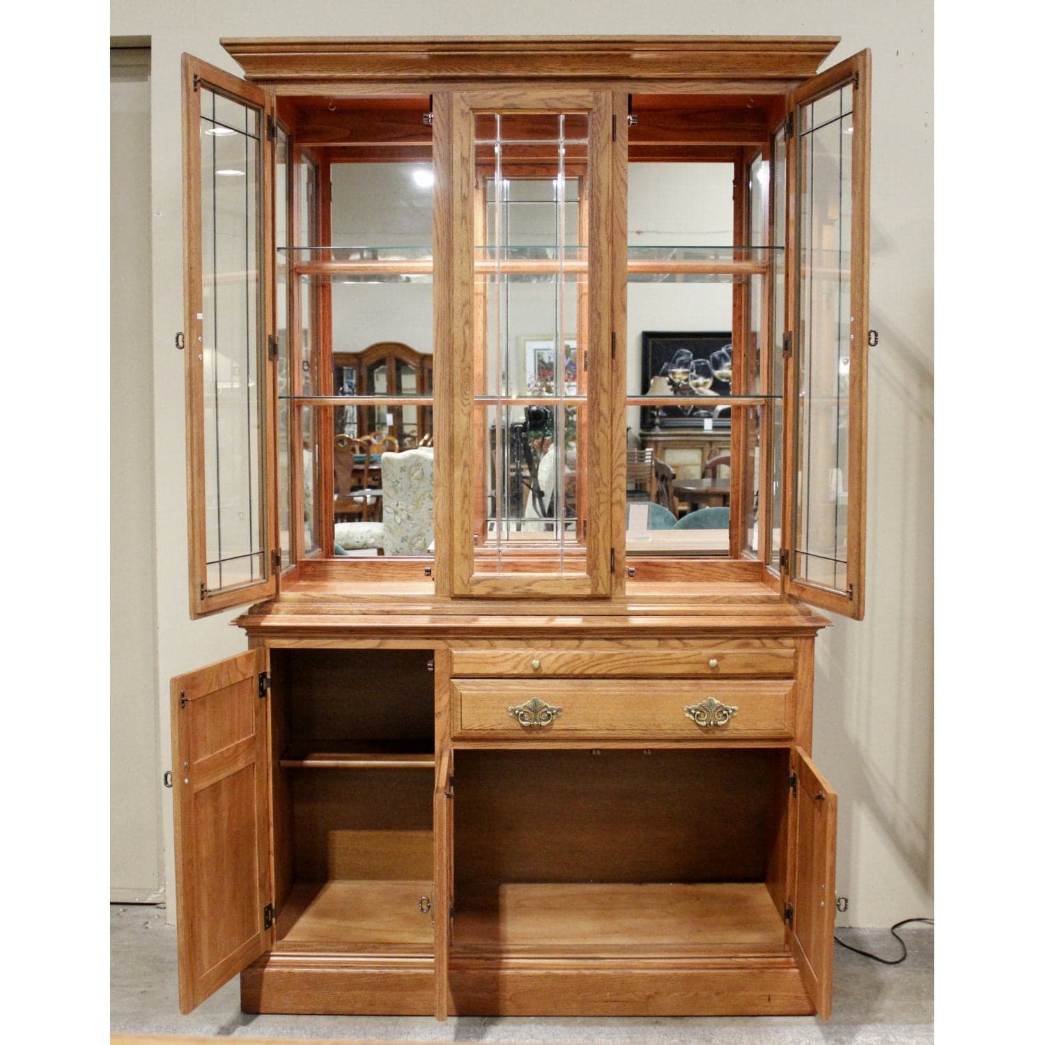 Cochrane Oak China Cabinet - Thumbnail 2