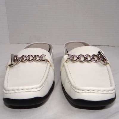 NIB Villager by Liz Claiborne Becky White Mules Loafers Shoes Women's Size 7.5 M - Thumbnail 2