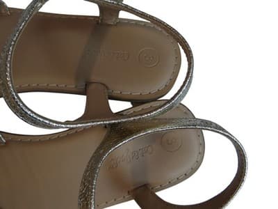 Chic Gold Metallic Bow Sandals - Thumbnail 4