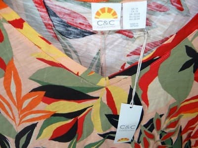C&C California Women's Floral Print V-Neck Blouse, Size 3X NWT - Thumbnail 2