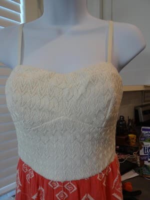 Chic Coral Maxi Dress with Lace Detail - Thumbnail 3