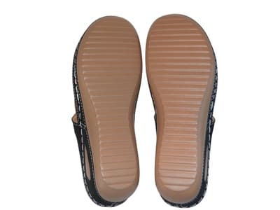 Stylish Women's Black Flip-Flop Sandals with Decorative Buckle - Thumbnail 6