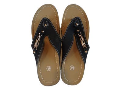 Stylish Women's Black Flip-Flop Sandals with Decorative Buckle - Thumbnail 4