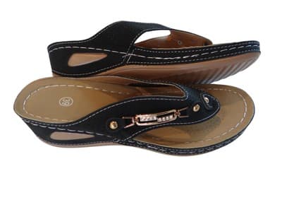 Stylish Women's Black Flip-Flop Sandals with Decorative Buckle - Thumbnail 3