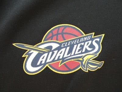 Cleveland Cavaliers Men's Black Full-Zip Hoodie - Thumbnail 3