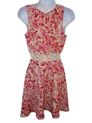 Charming Floral Dress by Eighty - Thumbnail 2