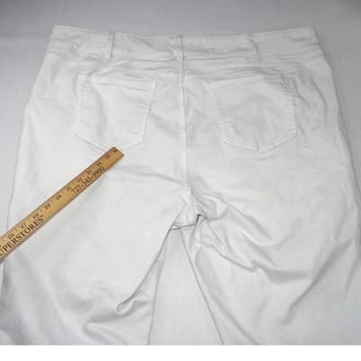 Torrid White Super Soft High Rise Cropped Jeggings Raw Hem Size 26R - Thumbnail 4