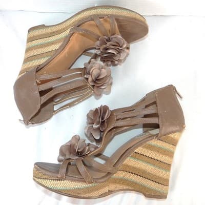 Sbicca of California Womens Floral Wedge Sandals Taupe Strappy Flower Heels 9 - Thumbnail 2