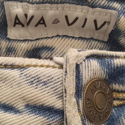 Ava & Viv High-Waisted Distressed Denim Jeans - Thumbnail 2