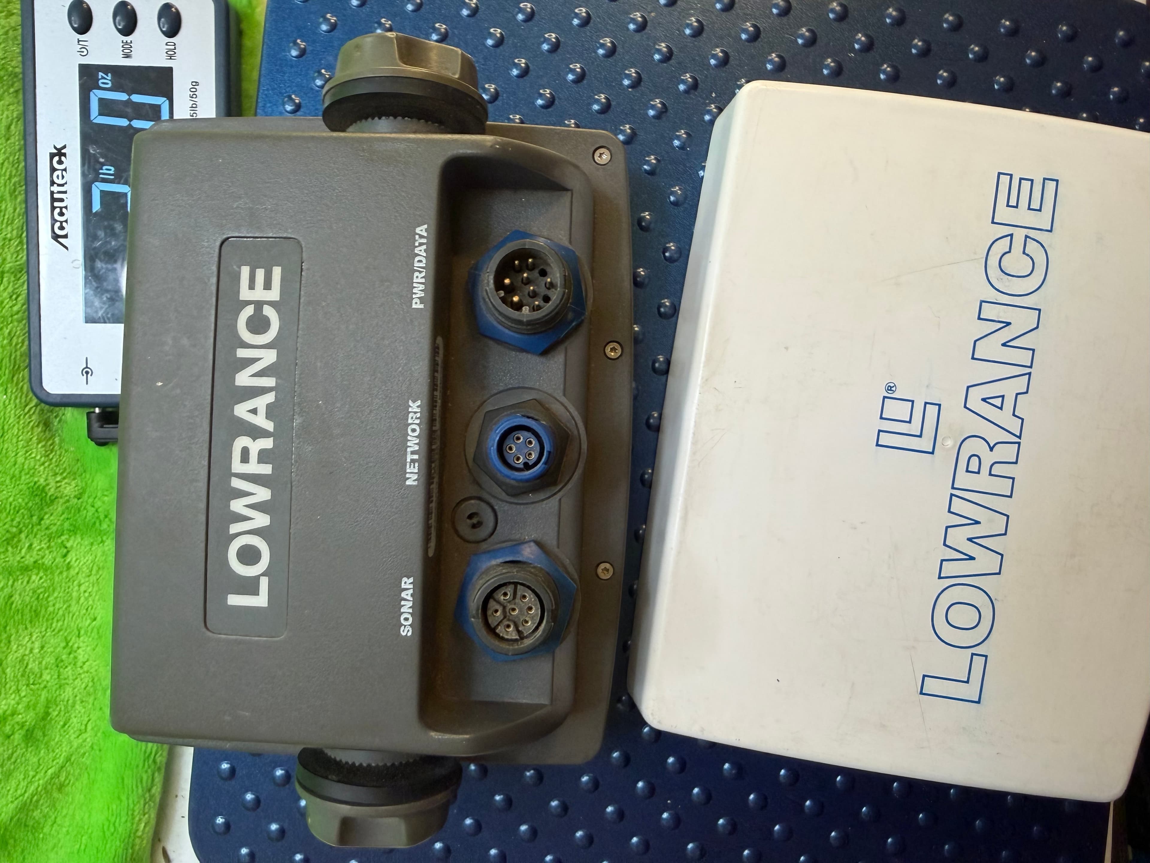 Lowrance LMS-334c iGPS Color GPS Chartplotter Fishfinder w/ Sun Cover - Thumbnail 4