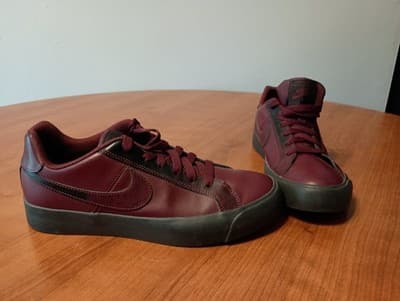 Nike Womens Low Shoes cd7002-600 Maroon Size 7 Leather Black Soles
