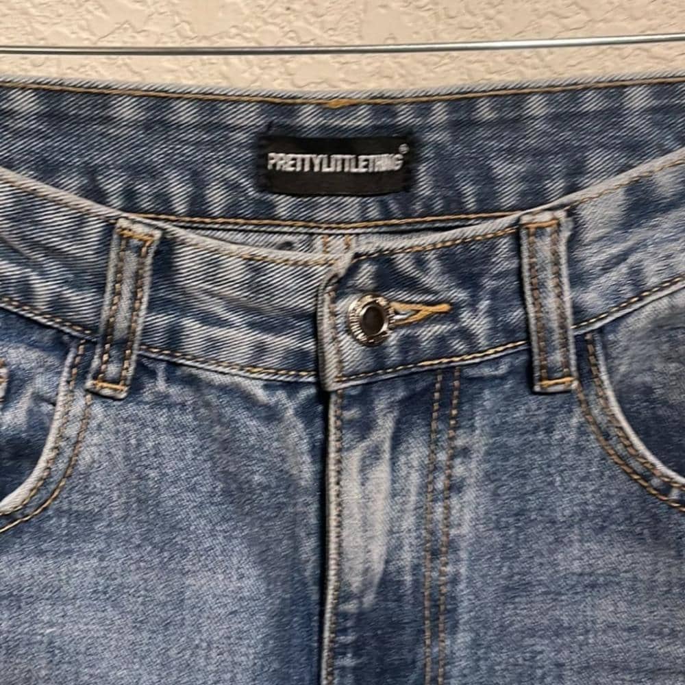 Pretty Little Thing- Light Wash Open Knee Step Hem Mom Jeans, Size 8 - Thumbnail 2