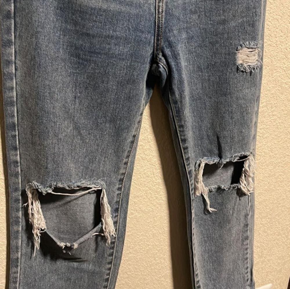 Pretty Little Thing- Light Wash Open Knee Step Hem Mom Jeans, Size 8 - Thumbnail 3