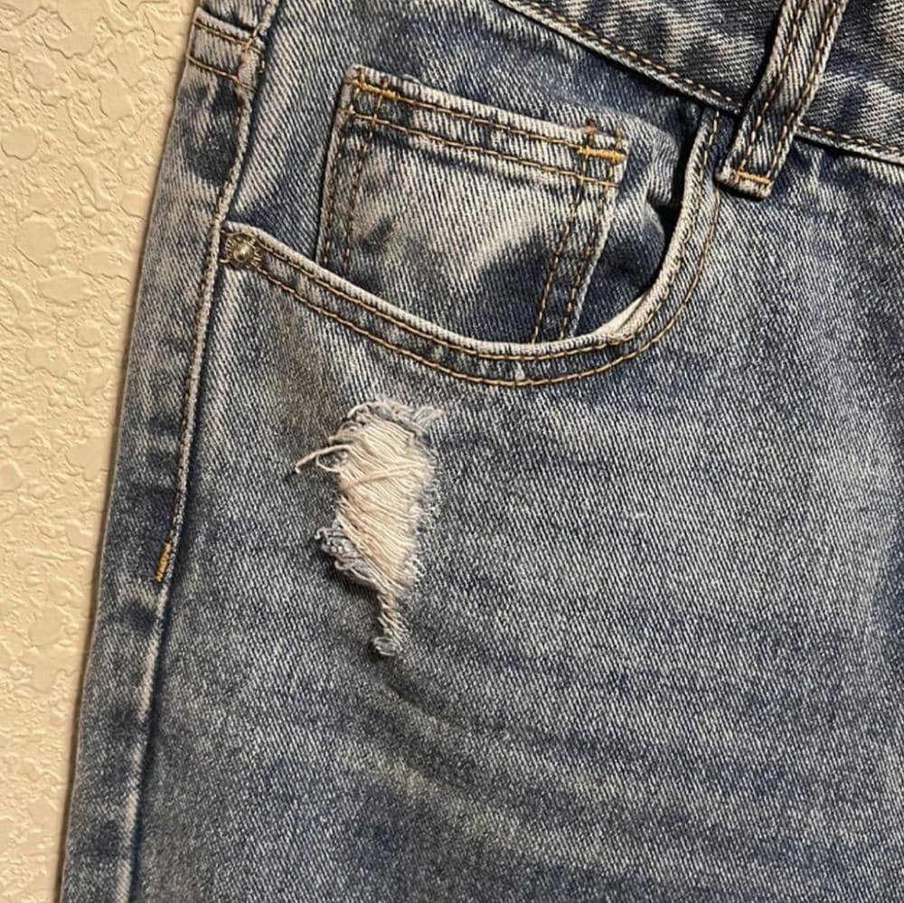 Pretty Little Thing- Light Wash Open Knee Step Hem Mom Jeans, Size 8 - Thumbnail 4