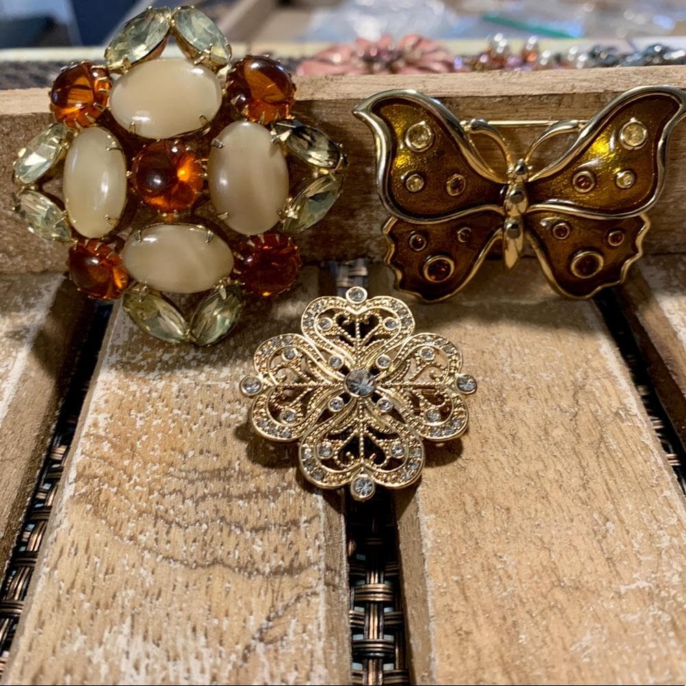 Vintage Delizza & Elster Amber/Clear/Milky Rhinestone and Cabochon Juliana Brooch - Thumbnail 3