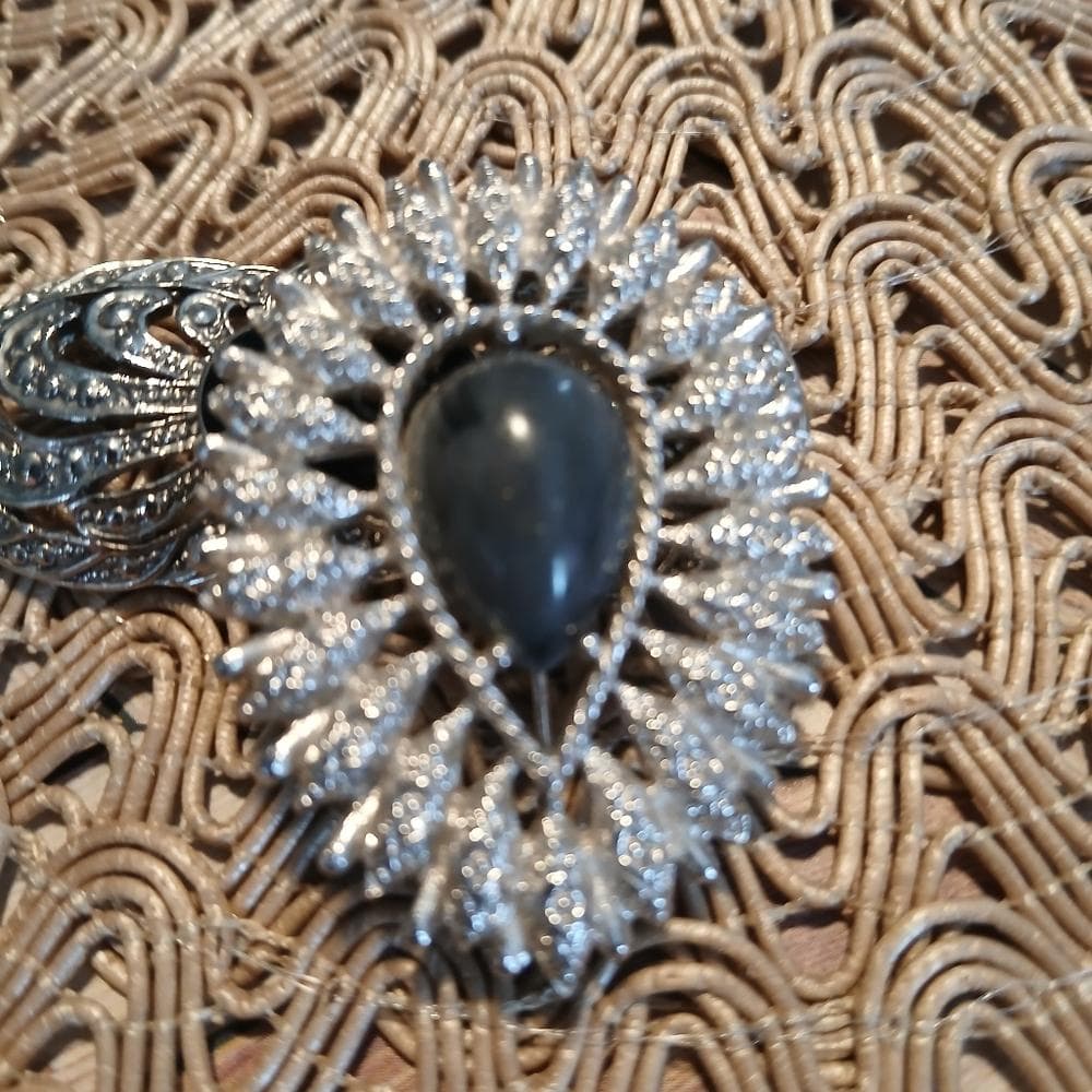 Brooches- Unique & Vintage~ Bundle of 3 - Thumbnail 2
