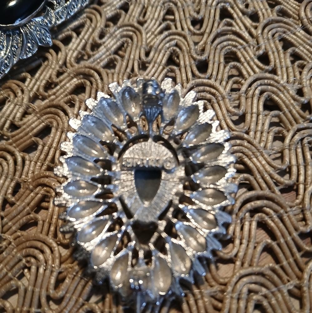 Brooches- Unique & Vintage~ Bundle of 3 - Thumbnail 3