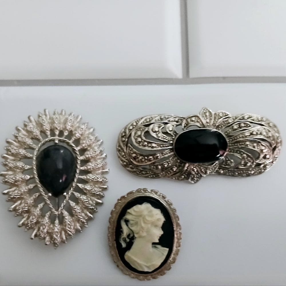 Brooches- Unique & Vintage~ Bundle of 3 - Thumbnail 8