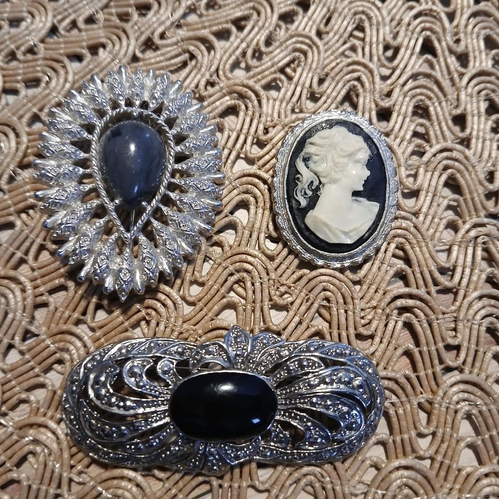 Brooches- Unique & Vintage~ Bundle of 3 - Thumbnail 6
