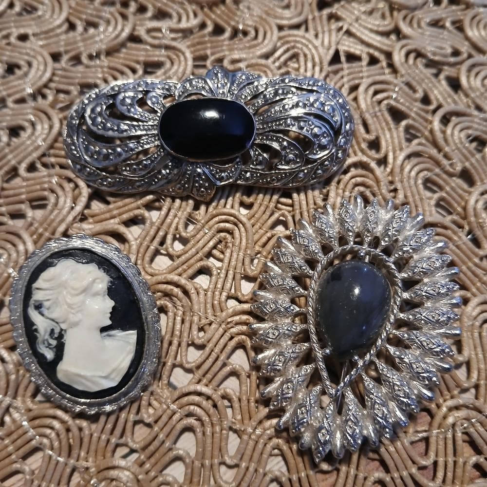 Brooches- Unique & Vintage~ Bundle of 3 - Thumbnail 7